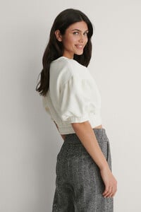 trendyol_balloon_sleeeve_crop_sweater_1494-003829-0244_02b.jpg