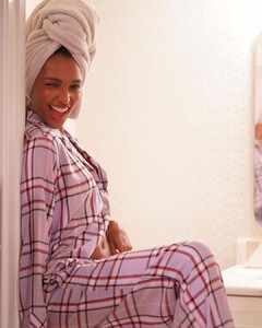 victoriassecret_125425100_753510518843857_7944110269622949145_n.jpg