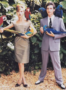 von_Unwerth_US_Vogue_April_2001_08.thumb.jpg.6285ddfaabdc82c6b62371efb30846b3.jpg