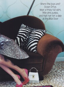 von_Unwerth_US_Vogue_April_2001_14.thumb.jpg.07f6c35a4f695fcc787beb98d52c3887.jpg