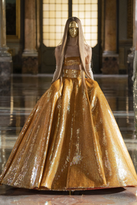 00073-Valentino-Couture-Spring-21.thumb.png.cb333d20dbdf44479d408e5cc101d949.png