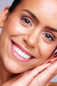 0015111754075_05_1266939-beautiful-young-female-smiling-against-colored-background-zoom_90.thumb.jpg.0f7942f6fb11cc8d880984f41c621e64.jpg