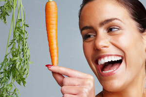 0015111754075_31_1266965-cheerful-young-woman-with-carrot-against-colored-background-zoom_90.thumb.jpg.2663b0024f196f6e966696aa737b0f93.jpg