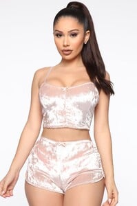 01-21-20_Studio_2_MA_OM_10-06-12_3_527656_Pink_P_45542_RA_1414x2121.jpg