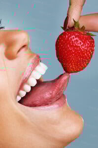 02_1266952-detail-shot-of-a-seductive-female-licking-a-fresh-strawberry-zoom_90.thumb.jpg.6a8c5231aa1ae677c432e068f81bce9e.jpg