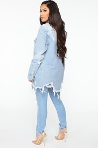 03-09-20_Studio_2_CE_LE_11-32-18_14_RJK3447_LightWash_P_83466_RG_1414x2121.jpg