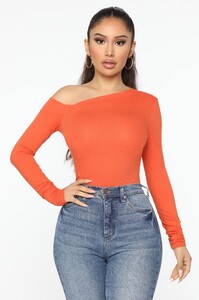 03-17-20Studio2_MS_JJ_11-45-04_26_T21237LWQ_Orange_90057_NT_1414x2121.jpg