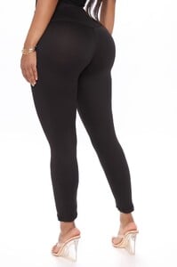 05-12-20Studio1_RM_CP_14-43-48_47_2HWCBLKBLK_Black_3771_JK_1414x2121.jpg