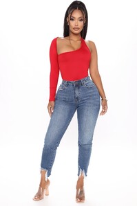 07-02-20Studio1_CE_SD_13-25-54_17_T2059_Red_3799_EH_1414x2121.jpg