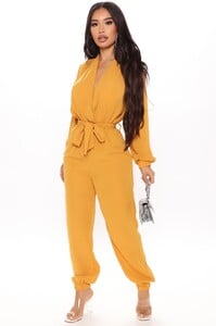07-24-20Studio2_RM_SD_14-38-22_47_LUX11257_Mustard_3157_EH.jpg