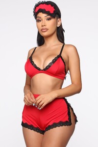 07-29-19_Studio_2_MA_09-33-10_1_MHA197_RedBlack_R_7509_RA_1414x2121.jpg