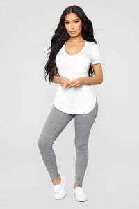 08-09-18_Studio_2_11-00-31_T3160_Ivory0752_NT_1414x2121.jpg