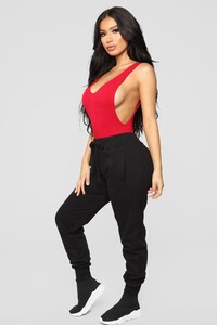 08-09-18_Studio_2_13-42-41_RT52050_Red0430_AG_1414x2121.jpg