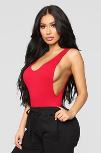 08-09-18_Studio_2_13-42-49_RT52050_Red0436_CROP_PLEASE_AG_1414x2121.jpg