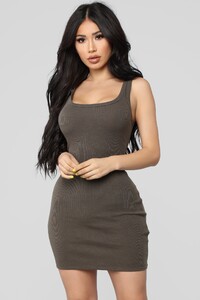 08-28-18_Studio_2_10-44-39_T7122_Olive__6656_5__JF_1414x2121.jpg