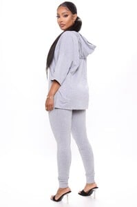 09-08-20Studio1_JP_DJ_12-13-30_40_TB2160_HeatherGrey_4096_EH_1414x2121.jpg