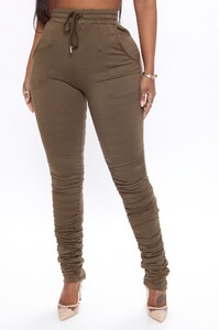 09-10-21Studio1_MS_DOM_14-41-12_20_NP9347N_Olive_0080_JK_1414x2121.jpg