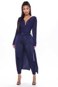 09-15-20Studio1_CE_ON_14-45-01_44_DS40014A_Navy_P_0212_RA_1414x2121.jpg