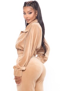 09-22-20Studio1_JP_DJ_11-21-15_9_VJK05JP154_Mocha_0043_RA_1414x2121.jpg