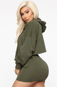 10-07-19_Studio_2_BR_ES_11-24-45_23_JAS1614N_Olive_37668_RA_1414x2121.jpg