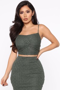 10-17-19_Studio_2_OD_OM_10-42-21_8__E1140_Olive_P_1902_NT_1414x2121.jpg