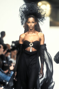 1032736239_ChanelCoutureSpring199410.thumb.jpg.2c4157060e68128db201ce67a878b4ab.jpg