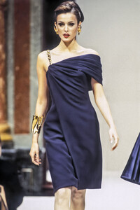 1042620750_HanaeMori1993HauteCouture35.thumb.jpg.8e02b869693c3d3d734b82a1146b00d3.jpg