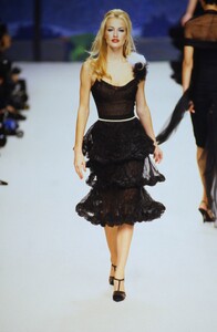 1082603211_chanel-hc-ss-1995(5).thumb.jpg.3a5f3af0e65ce629d7f6fb5aaa1c844a.jpg