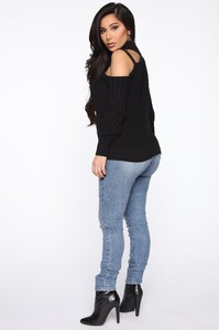 11-26-19_Studio_2_RM_RE_14-24-37_32__90310_Black_R_PLUS__16_KL_1414x2121.jpg