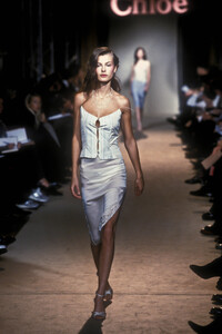 1116387781_Chloe1998WomenRTW5.thumb.jpg.63ed1751a7e8d96e0f5fdddb25227840.jpg