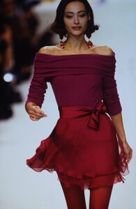 1116938486_Valentino1991Fall(6).thumb.jpg.3d2eb0dbaae8e377a25b67e93a4f5e22.jpg