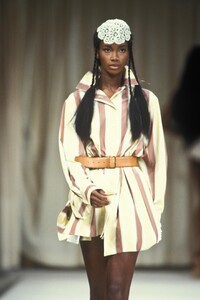 1142749004_AzzedineAlaia1992WomenRTW29.thumb.jpg.d58d9b9b26626b27855fda967a160e3a.jpg