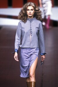 1162240622_Valentino1999WomenRTW173.thumb.jpg.5f9b1ab41f77662dc8ab5522e86f6450.jpg