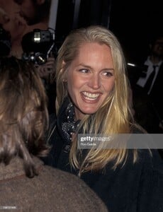 Model Ashley Richardson attends the premiere of 'The Englishman' on May 10, 1995 at the Ziegfeld Theater in New York City.jpg