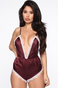 12-03-19_Studio_2_JP_LE_14-09-42_37_LI355_Burgundy_17008_RA_1414x2121.jpg