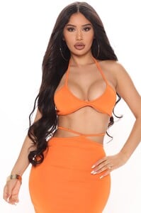 12-23-20Studio2_MS_R_10-45-25_1_D30015_Orange_4300_EH_1414x2121.jpg