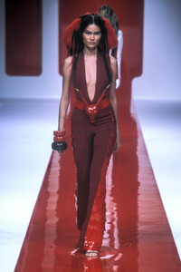 1210960986_JeanLouisScherrerCoutureSpring20003.thumb.jpg.6daa94087b5bfbbff04029d965980ece.jpg