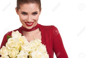 71589422-femme-tenant-bouquet-de-roses-blanches-et-en-regardant-la-caméra-saint-valentin-cocept.jpg