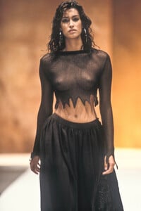 1238228789_RifatOzbek1994WomenRTW128.thumb.jpg.e92b0dd9cf45091377f6cb58674789df.jpg