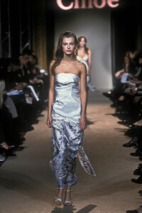 1283812089_Chloe1998WomenRTW26.thumb.jpg.83344b11e300259be52a9df01fcdbe79.jpg