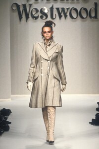 1294235010_VivienneWestwood1996WomenRTW53.thumb.jpg.1e38ed7c92dcdc538b0003692a539b22.jpg