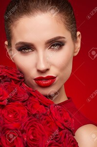 80973943-Portrait-de-femme-de-luxe-Banque-d'images.jpg