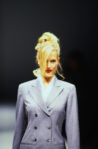 1330921821_salvatore-ferragamo-ss-1995(1).thumb.jpg.626a0ab2d4c899ed4ad6af3cff78ece7.jpg