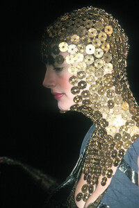 1343746702_Givenchy1998HauteCouture70.thumb.jpg.8c703ddf454bc72bf91c24969f325bd5.jpg