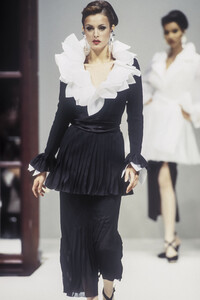 1403489694_HanaeMori1993HauteCouture60.thumb.jpg.0e4c2f47421db4bc1853b8e63b6c17ef.jpg