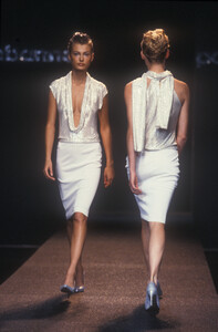 1407082537_PacoRabanne1998WomenRTW43.thumb.jpg.465b9fff77aee043fcffb2b6a80c2376.jpg