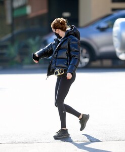        zoe040121BZNimage110.jpg