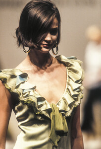 1420399775_Moschino1996WomenRTW116.thumb.jpg.cecabd2e7b4ddf2d8217d48dcaf0202a.jpg