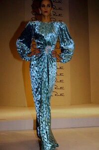 1427125034_OSCARDELARENTAFALL-WINTER198601.thumb.jpg.5a85f060257f031c75d7a5b609176636.jpg