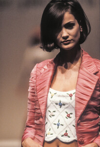 1461811878_Moschino1996WomenRTW55.thumb.jpg.70da1b2e5a23058cf04c231337ec999d.jpg